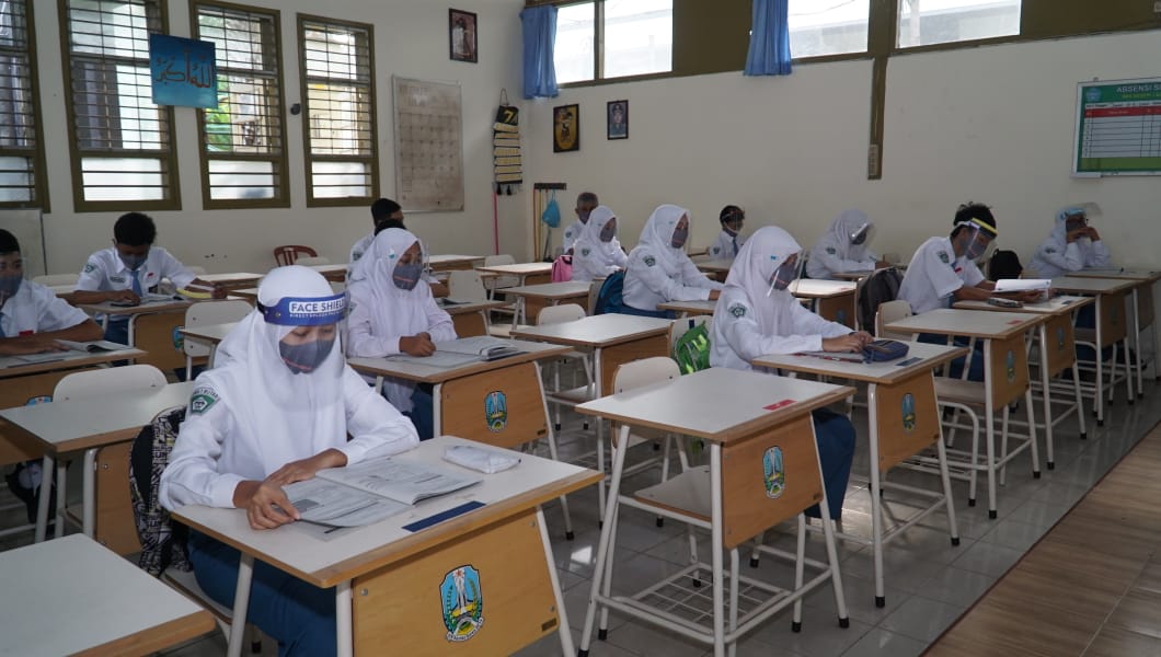 pemkot Blitar tetap mengimbau siswa-siswi memakai masker selama KBM